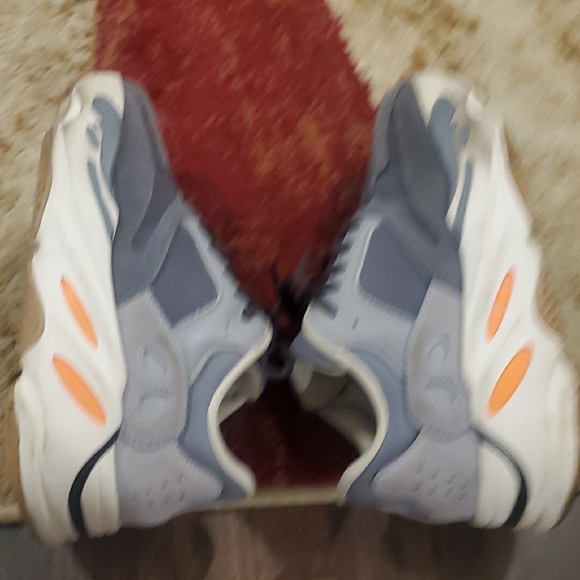 Boys Adidas Yeezy Gray and Orange Sneakers Sz 5 - Picture 3 of 7